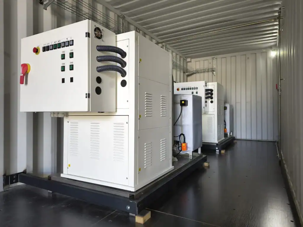 De la vapeur propre pour 4 réacteurs : une chaufferie qui voyage dans des conteneurs