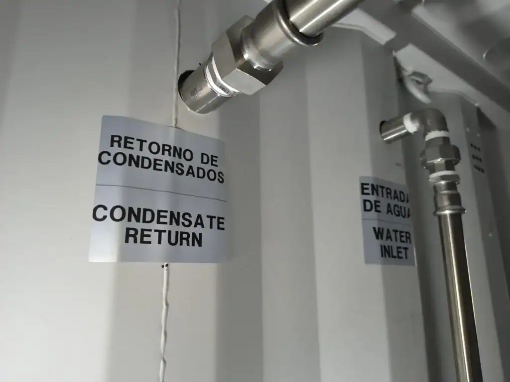 De la vapeur propre pour 4 réacteurs : une chaufferie qui voyage dans des conteneurs