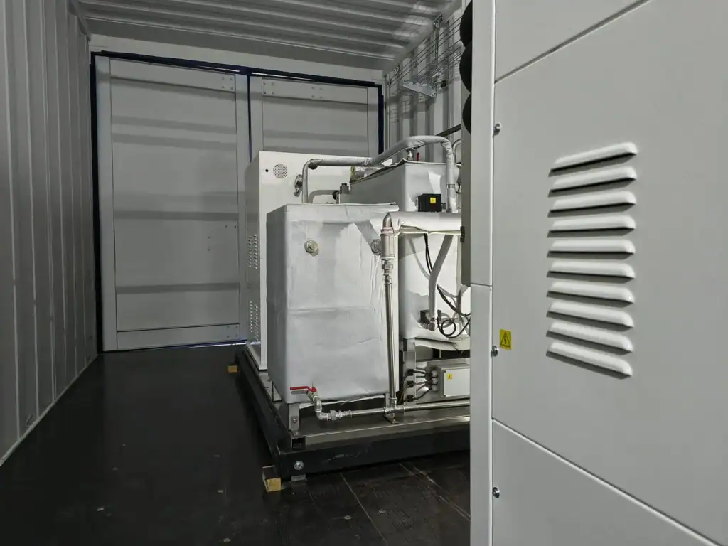 De la vapeur propre pour 4 réacteurs : une chaufferie qui voyage dans des conteneurs