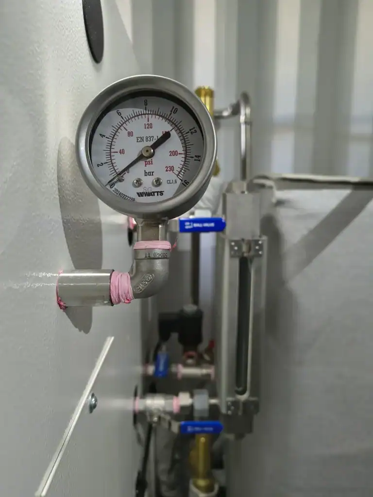 De la vapeur propre pour 4 réacteurs : une chaufferie qui voyage dans des conteneurs