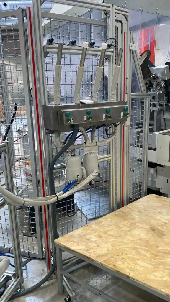 Sistema de vaporización con PLC y posiciones ergonómicas sincronizadas para una fábrica de calzado de seguridad 7 Generadores de vapor industrial Giconmes Sistema de vaporización con PLC y posiciones ergonómicas sincronizadas para una fábrica de calzado de seguridad